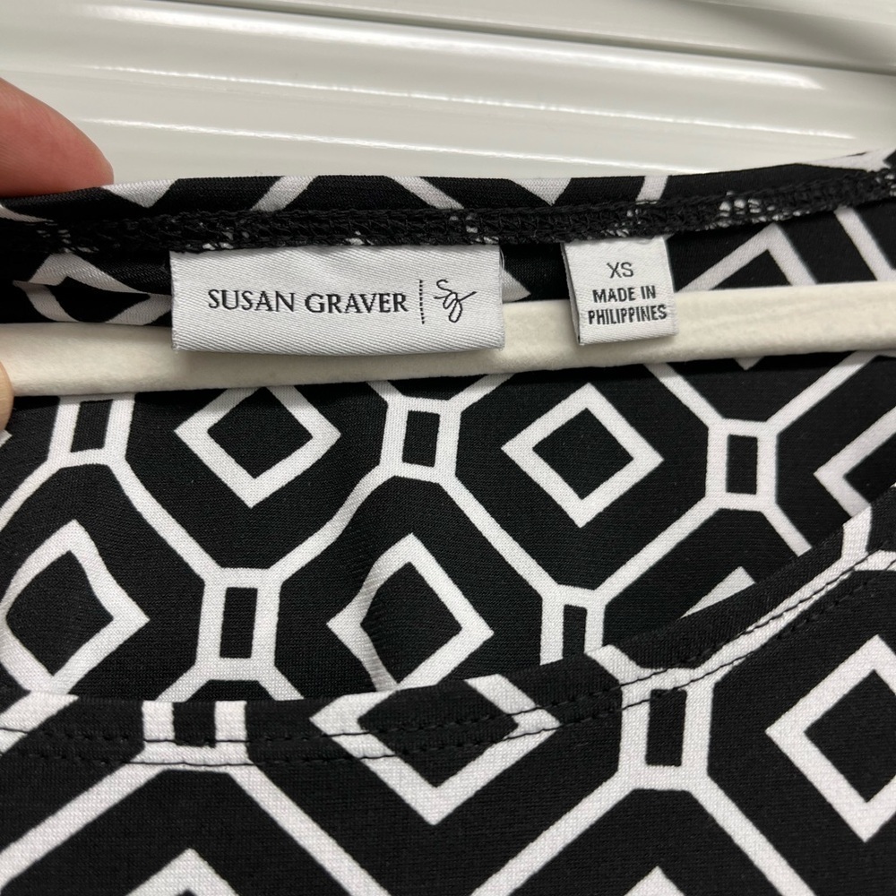Susan Graver Geometric Black and White Women's Top Size XS - Picture 3 of 4